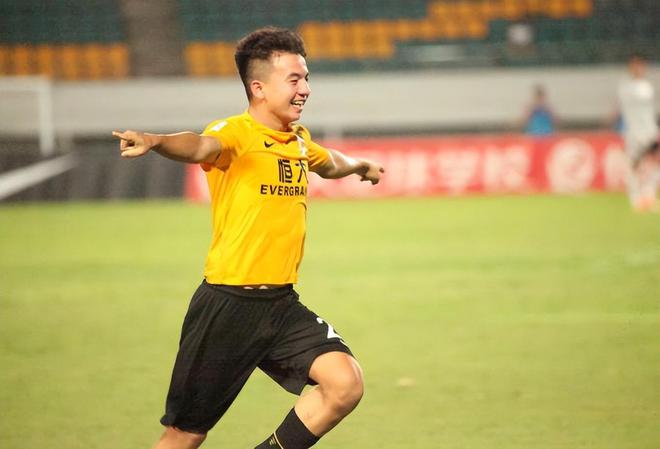 喜訊！陜聯(lián)三連勝，提前鎖定沖超，新援前鋒戴帽奪冠