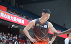 劉毅刷新紀(jì)錄，25分佳績；邱彪贊其正常水平。