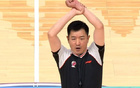 許鐘豪犯規(guī)風(fēng)波，球迷圍堵大巴求道歉