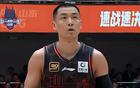 山東男籃大勝新疆37分，智杰首獲MVP，高詩巖狂歡慶祝。