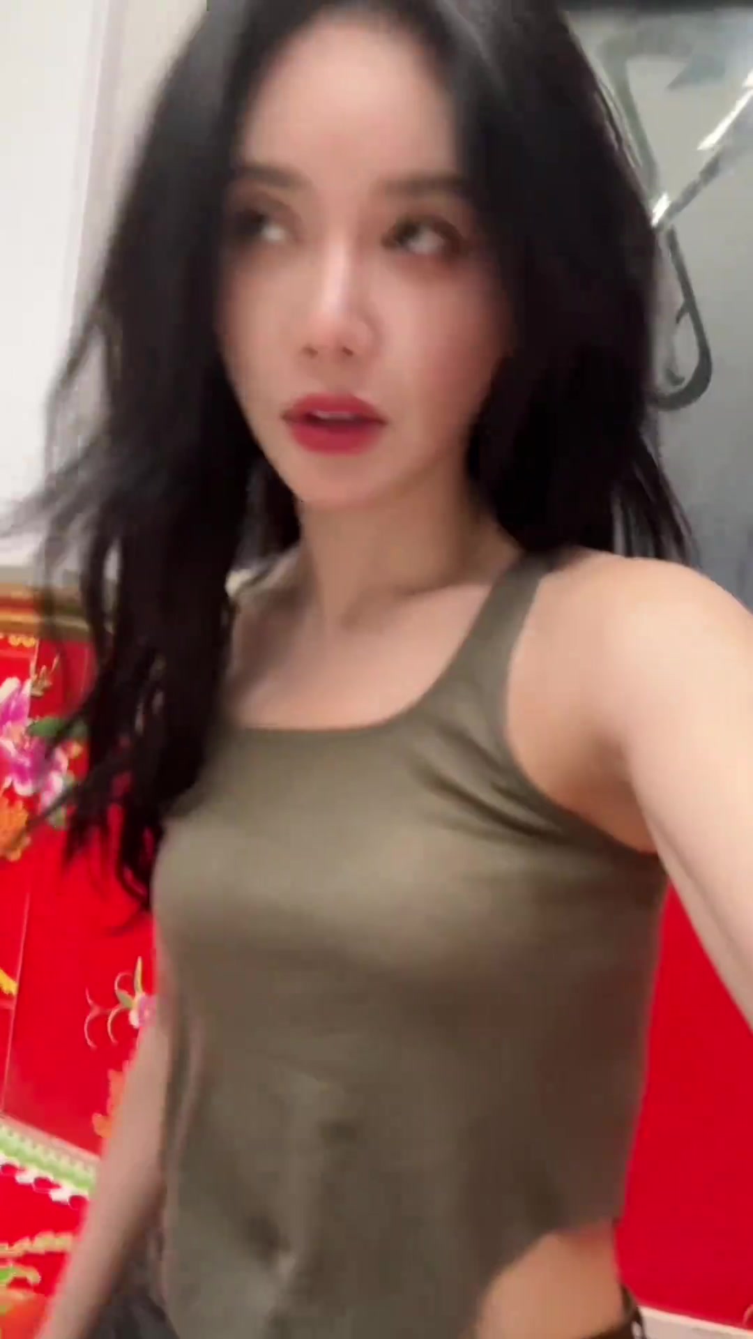 美娜曬視頻：尊貴的東北公主，請享用您的下午茶！
