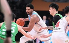 新疆外援勞森高效表現，19次出手得18分16板7助3帽。