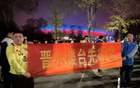 中華文化深，山西男籃迷舉“晉粵爭輝”橫幅。