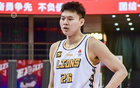 吳驍活力四射，24分鐘3次出手得2分8板，其中5前場板。