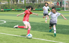新聞特寫：足球賽添彩“五一”童年