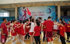 女籃體能訓(xùn)練，張子宇缺席，李夢王思雨態(tài)度端正。