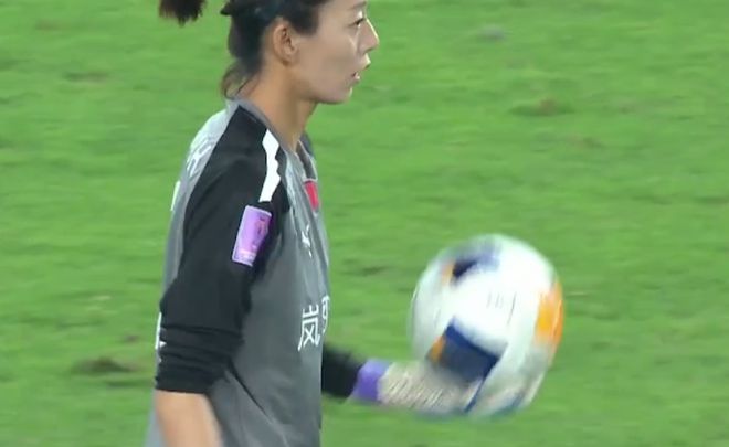 亞冠決替補顯威！陳晨7分鐘3撲神級表現(xiàn)，八強戰(zhàn)再顯兩撲點球之威！