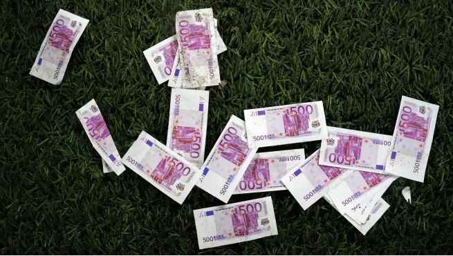 巴黎歐冠奪冠，金錢味濃，攬1.2億