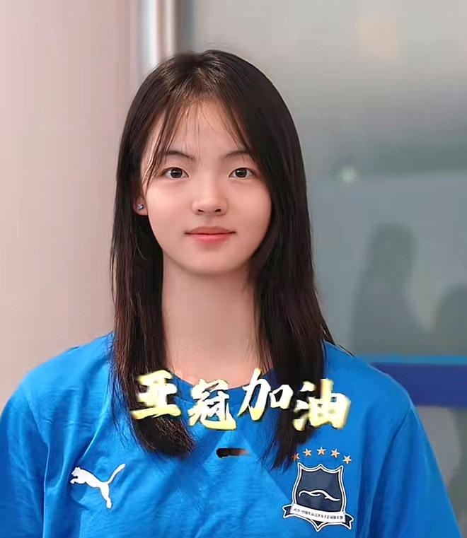 武漢女足姜晨璟，踢防守位反差大，自小如此。